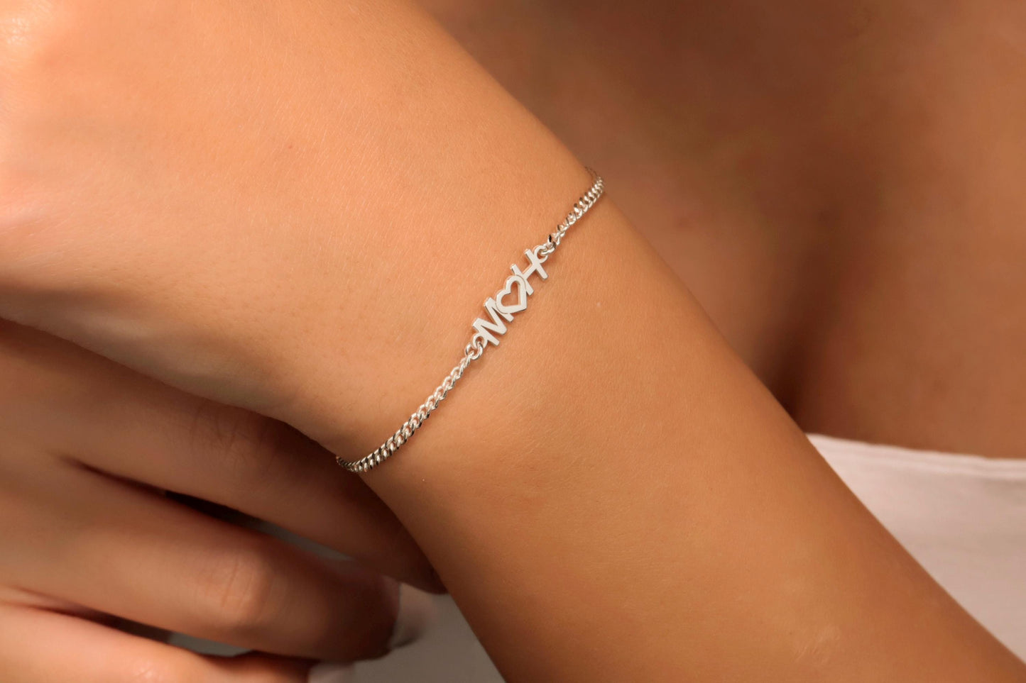 Heartfelt Creations 14K Gold Intertwined Initials Bracelet - Customizable Couple Jewelry with Interlocking Letters