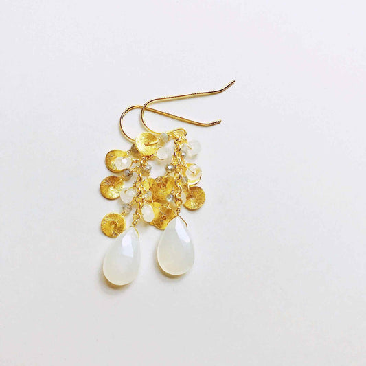 The Aurora Earring - White ChalcedonyBeautiful small gold earrings made with teardrop shaped white chalcedony gemstones and a cluster of gold and quartz gemstone accents.
- 1.5" long- French hooks
- 14kEarringsPARKEN JEWELRYVettedArcThe Aurora Earring