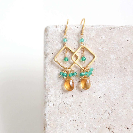 The Pixy Earring - Citrine & Green OnyxTiny, but packed with sparkle, our Pixy Earrings is the perfect little luxury.
- Citrine briolette gemstones with green onyx accent stones- 1.25" long- French Hooks-EarringsPARKEN JEWELRYVettedArcPixy Earring