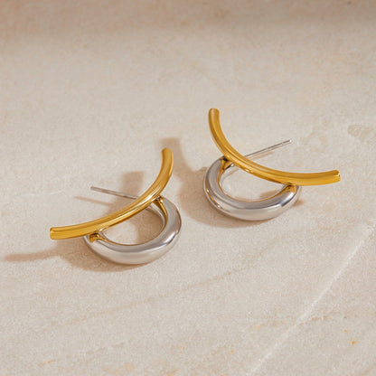 18K gold double C-shaped earrings with gold and silver color matching design, trendy and personalized