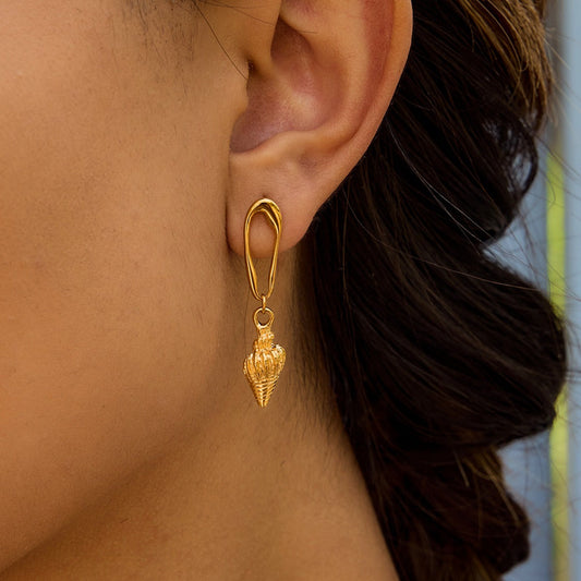 18K Gold Conch-shaped Earrings With Textured Beach Style
