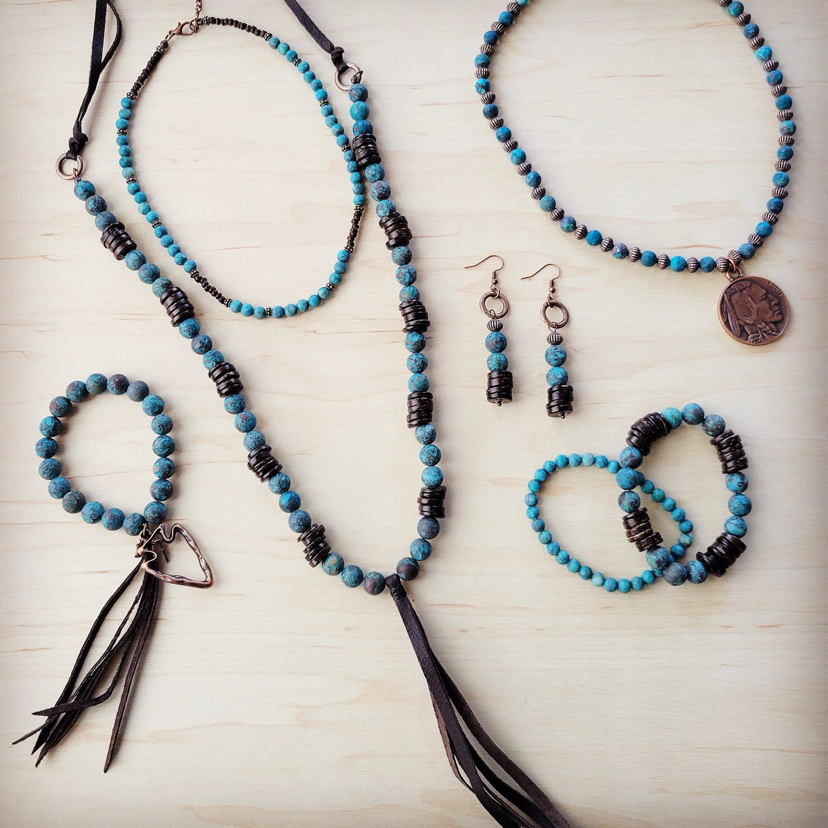 Natural American Turquoise and Wood Stretch Bracelet 811d