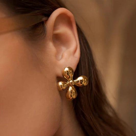 18K Gold Flower-shaped Earrings With Classic And Simple Design