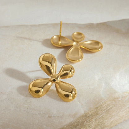 18K gold flower-shaped earrings with classic and simple design