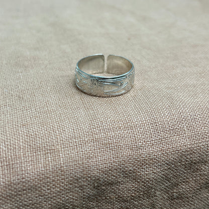 HIBISCUS BAND RING