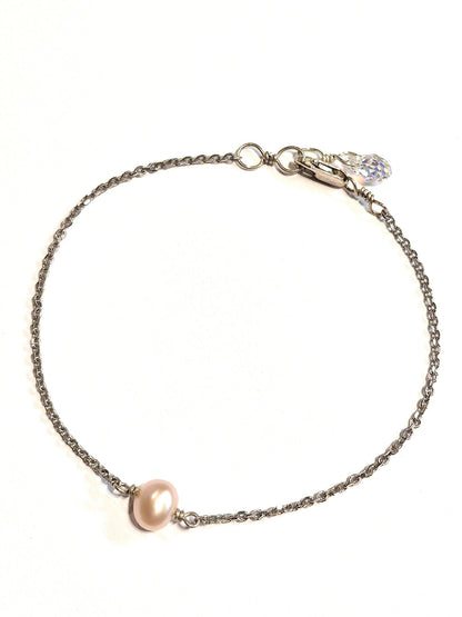 Single Round Pearl Bracelet with Swarovski Clasp