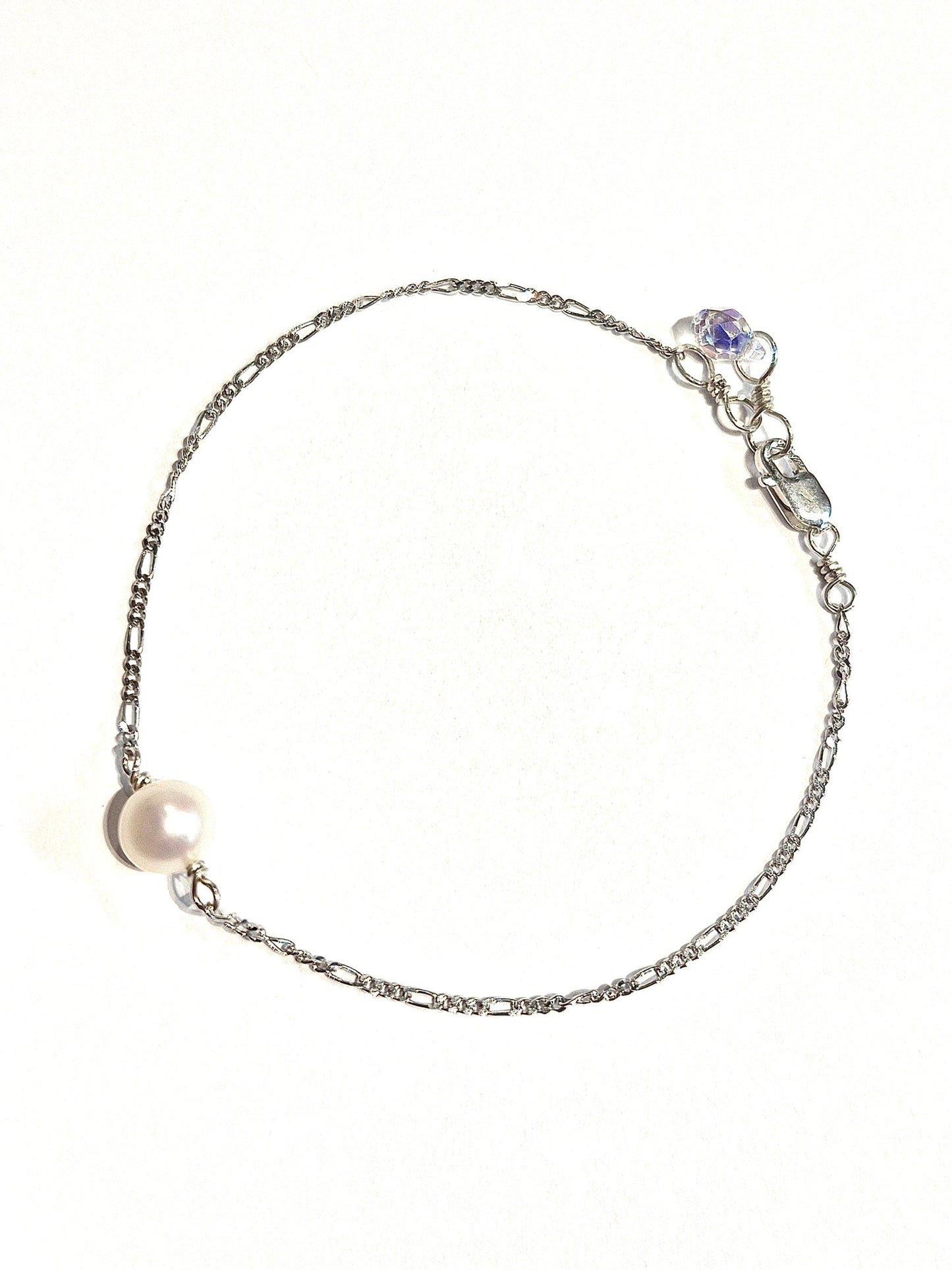 Single Round Pearl Bracelet with Swarovski Clasp