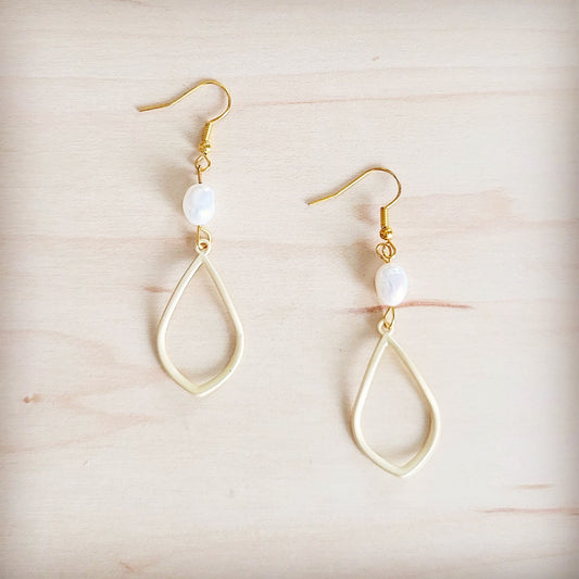 **Matte Gold and Freshwater Pearl Earrings Drop 200bt