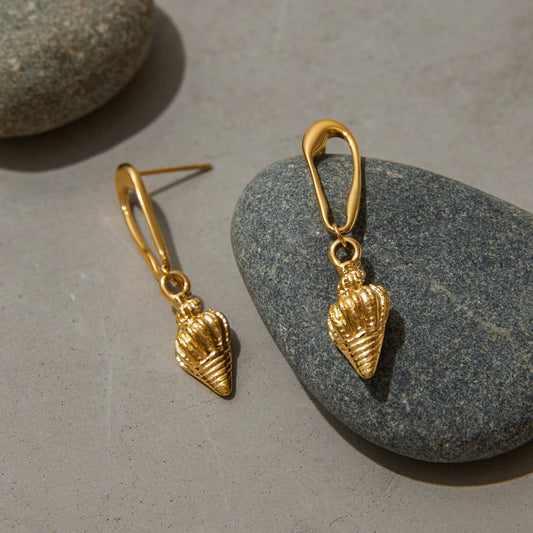18K Gold Conch-shaped Earrings With Textured Beach Style