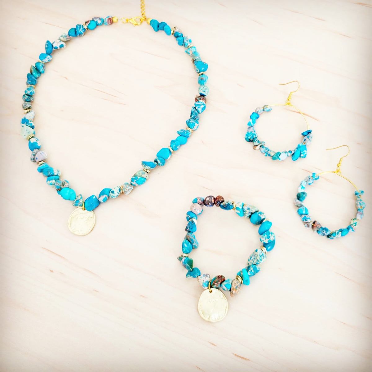 Regalite Collar Necklace w/ Matte Gold Coin Charm 263k