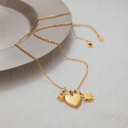 18K gold heart shape with "MOM" design exquisite and dazzling necklace