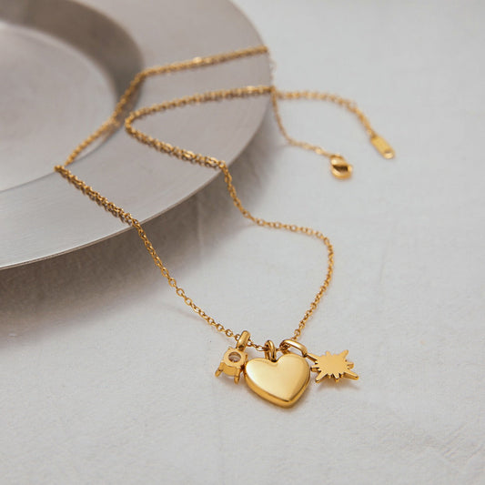 18K Gold Heart Shape With "mom" Design Exquisite And Dazzling Necklace
