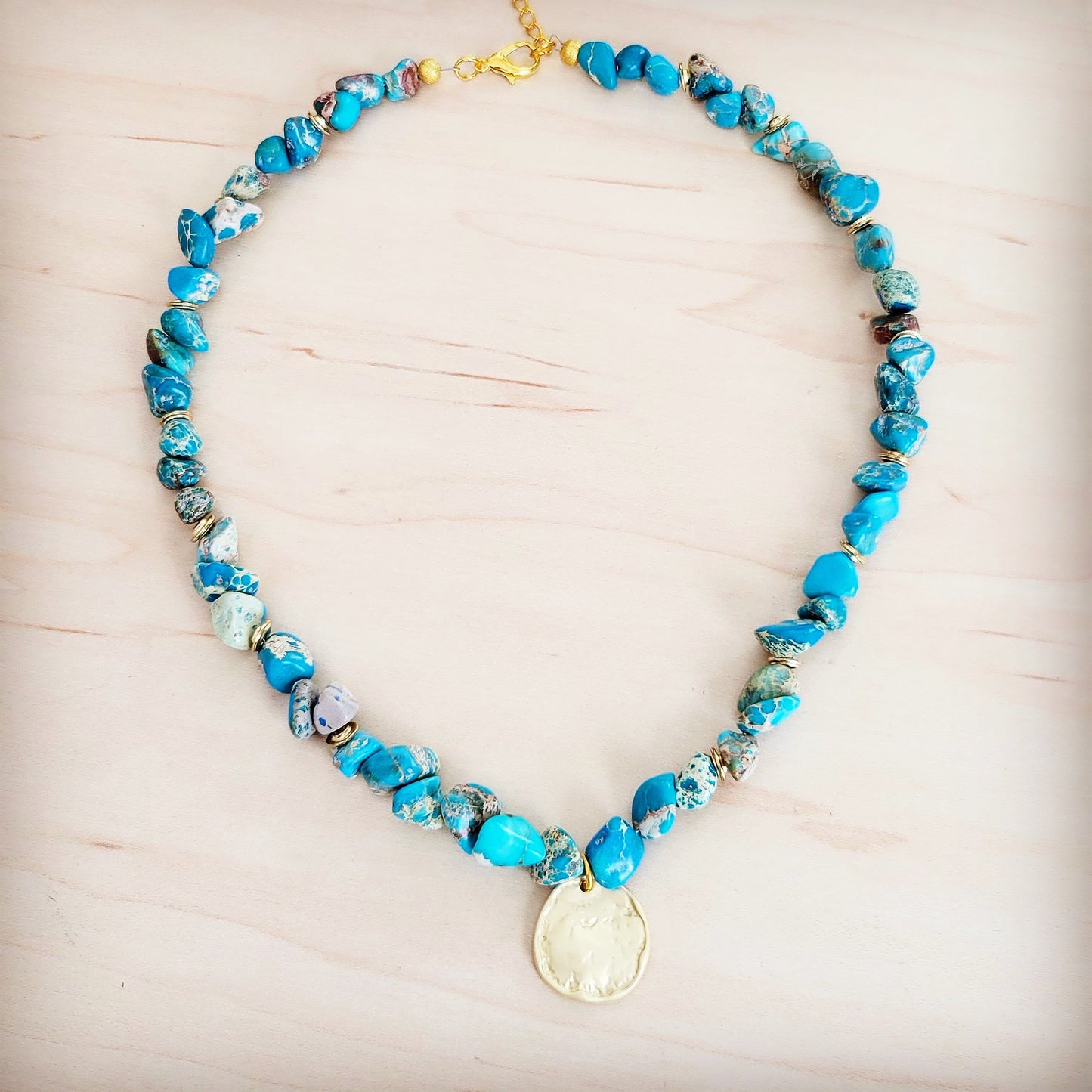 Regalite Collar Necklace w/ Matte Gold Coin Charm 263k