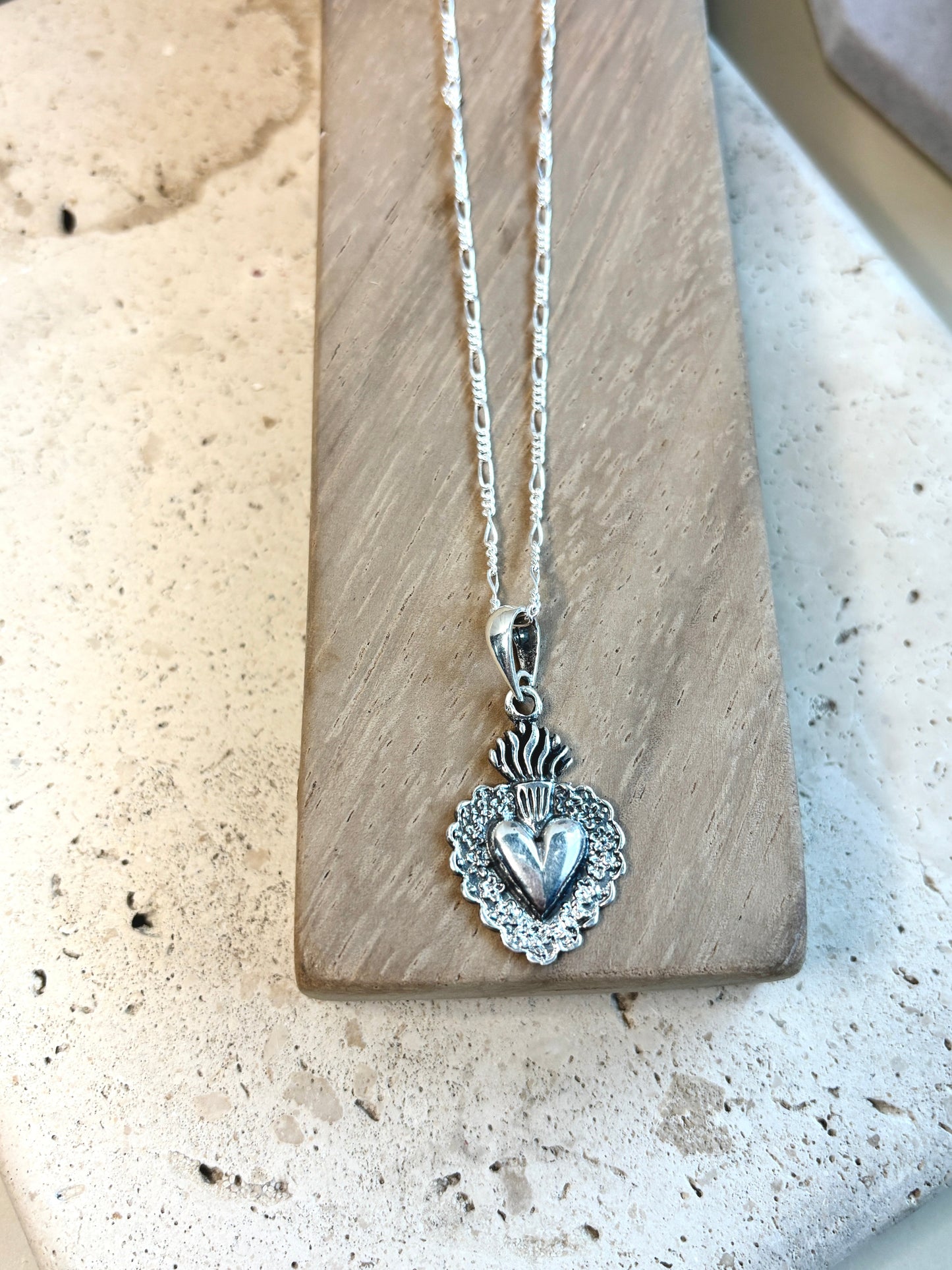 Sacred Heart Necklace in 925 Sterling Silver – Mexican design inspired in Frida khalo  Figaro Chain, Collar de sagrado corazón de plata .925 plata mexicana
