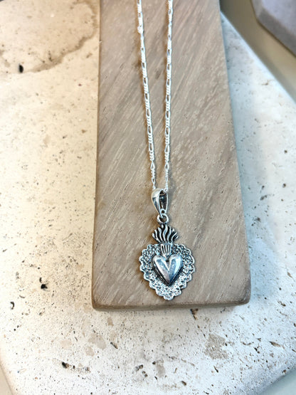 Sacred Heart Necklace in 925 Sterling Silver – Mexican design inspired in Frida khalo  Figaro Chain, Collar de sagrado corazón de plata .925 plata mexicana