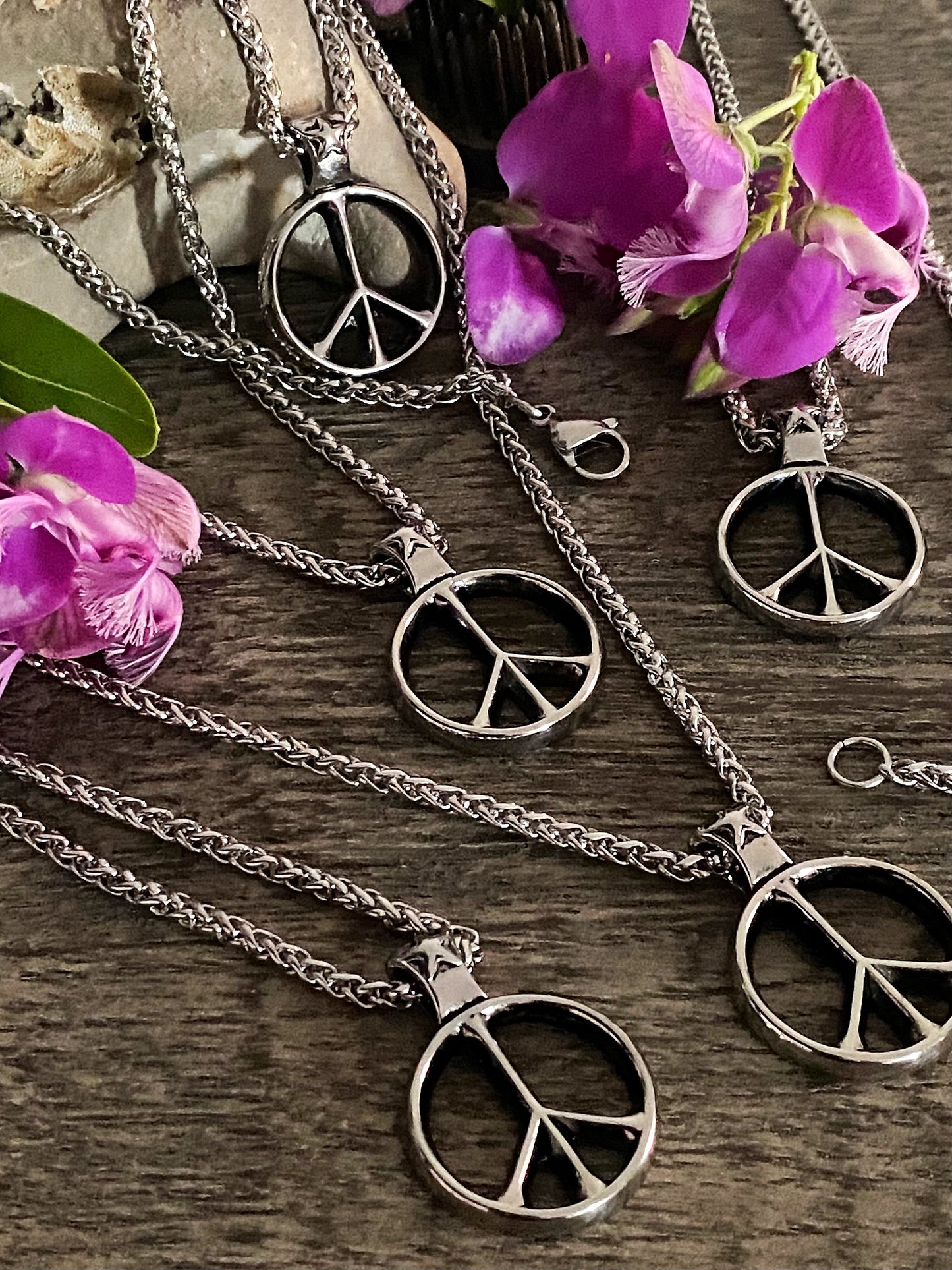 CLASSIC PEACE NECKLACE Bellaforma Jewelry