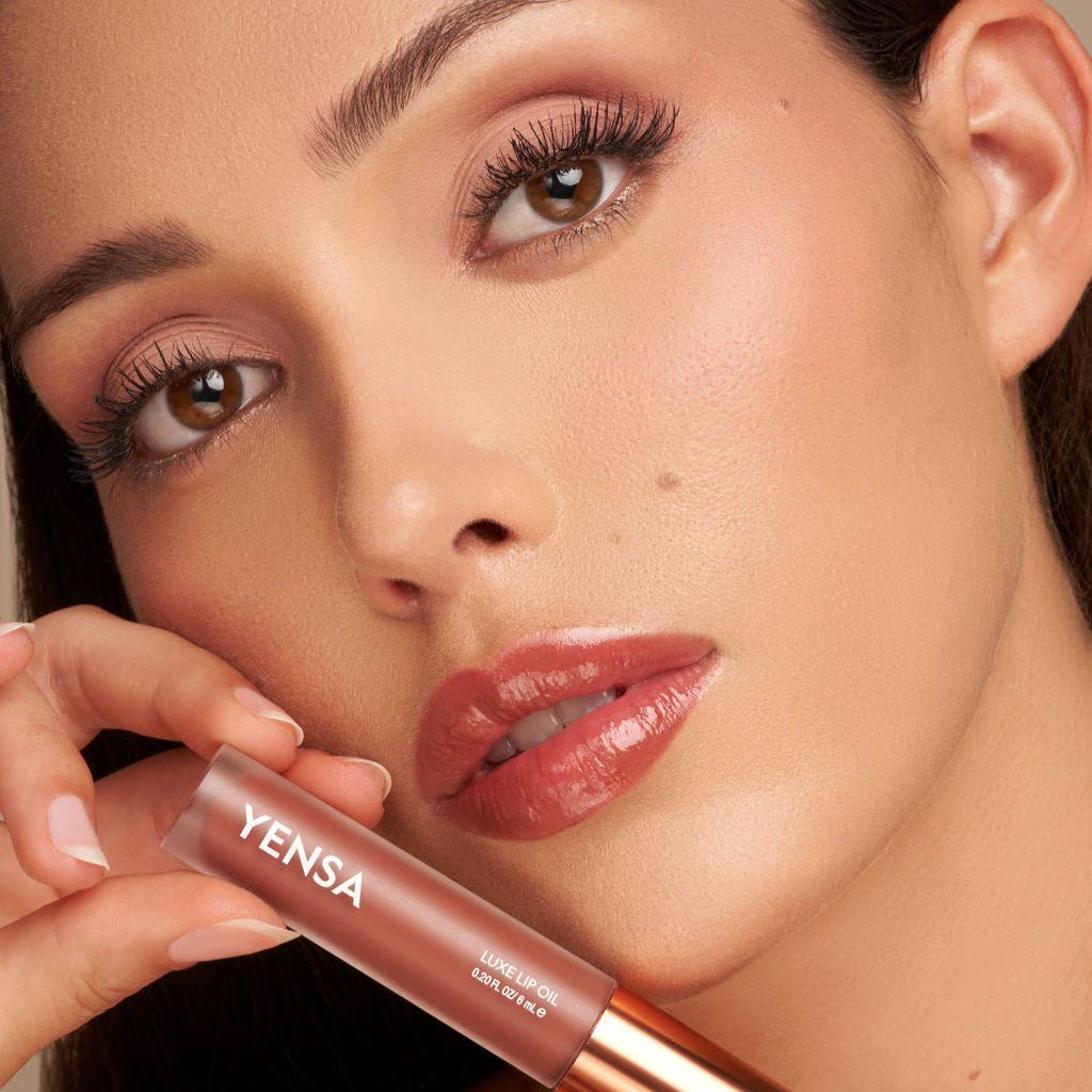 Luxe Lip Nourishing Oil With Hyaluronic And Vitamin E For Glossy Hydration YENSA