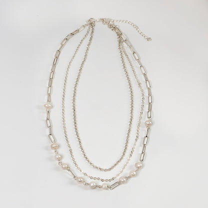 Coquette silver necklace