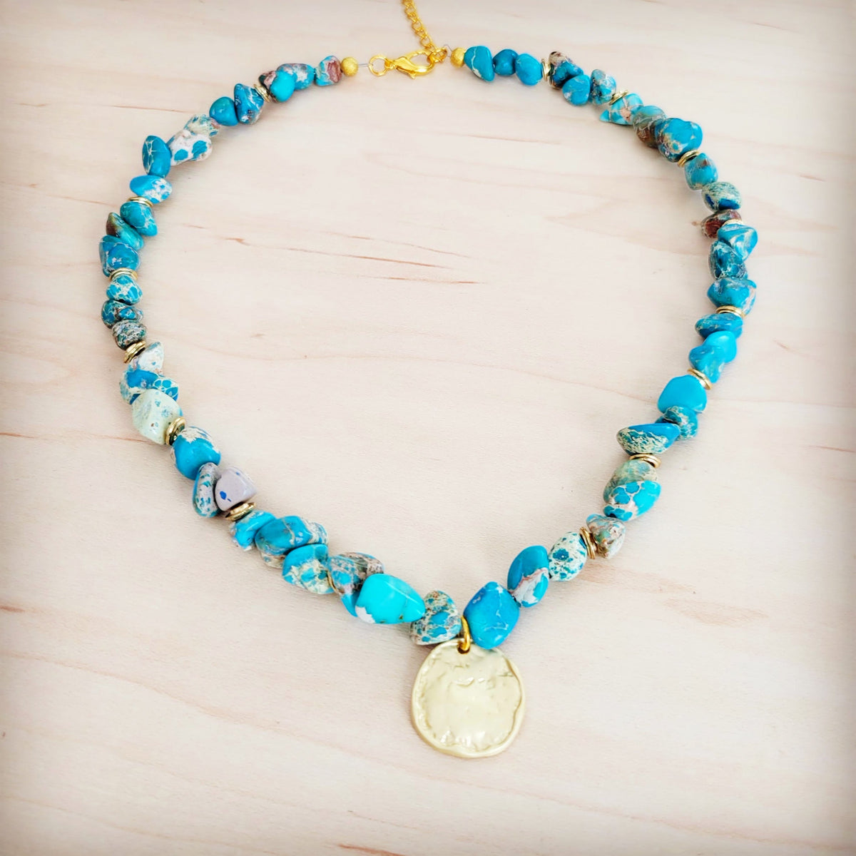 Regalite Collar Necklace w/ Matte Gold Coin Charm 263k