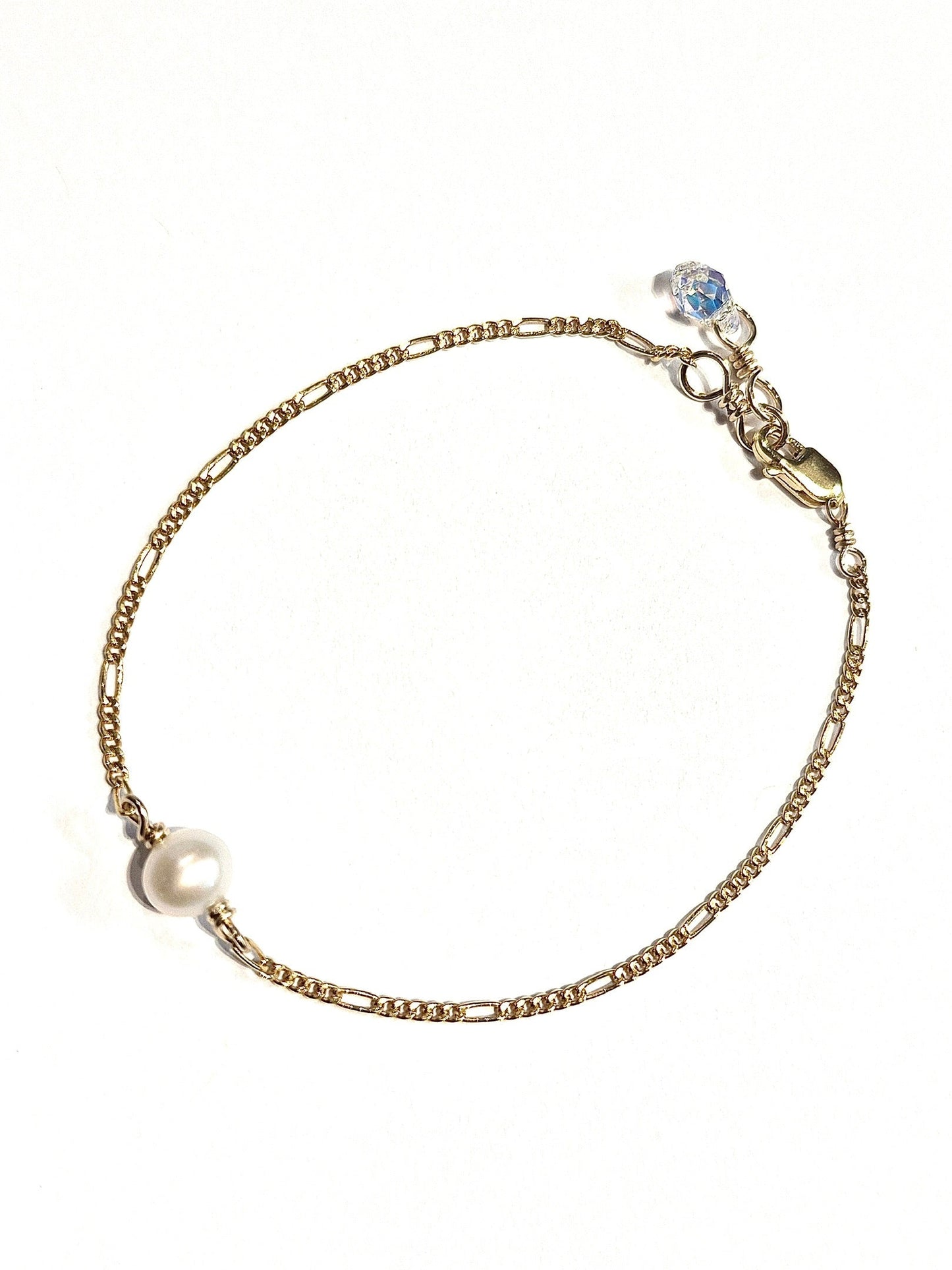Single Round Pearl Bracelet with Swarovski Clasp