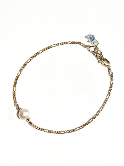 Single Round Pearl Bracelet with Swarovski Clasp
