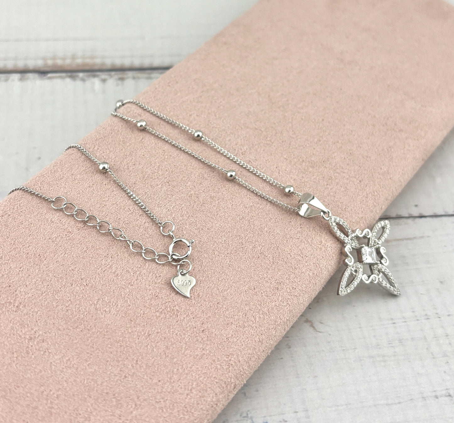 Witch Knot Necklace in 925 Silver with Beaded Chain | Collar nudo de bruja plata 925 con cadena de bolitas
