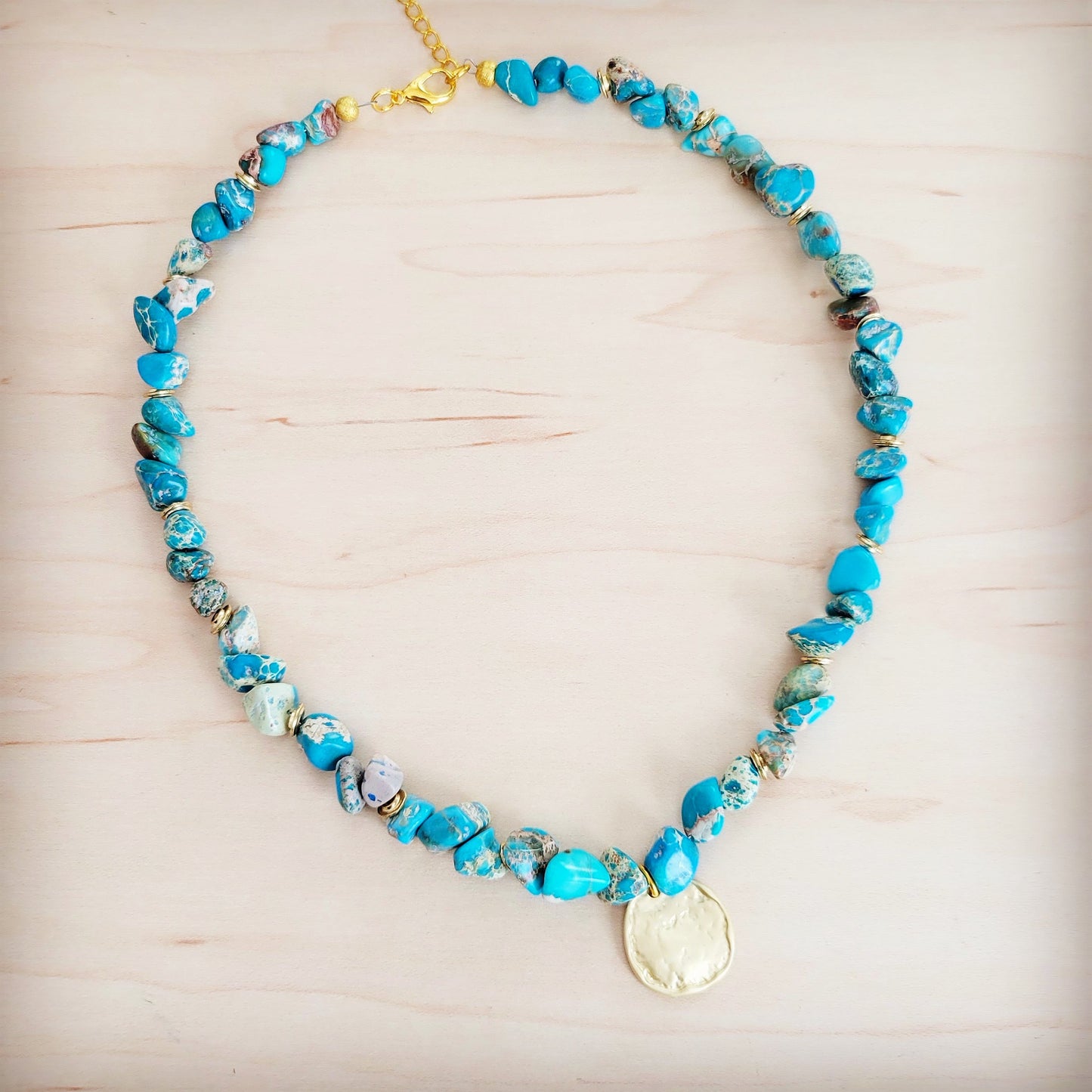 Regalite Collar Necklace w/ Matte Gold Coin Charm 263k