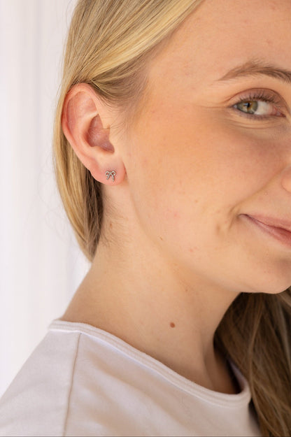 Bow Flat Back Stud