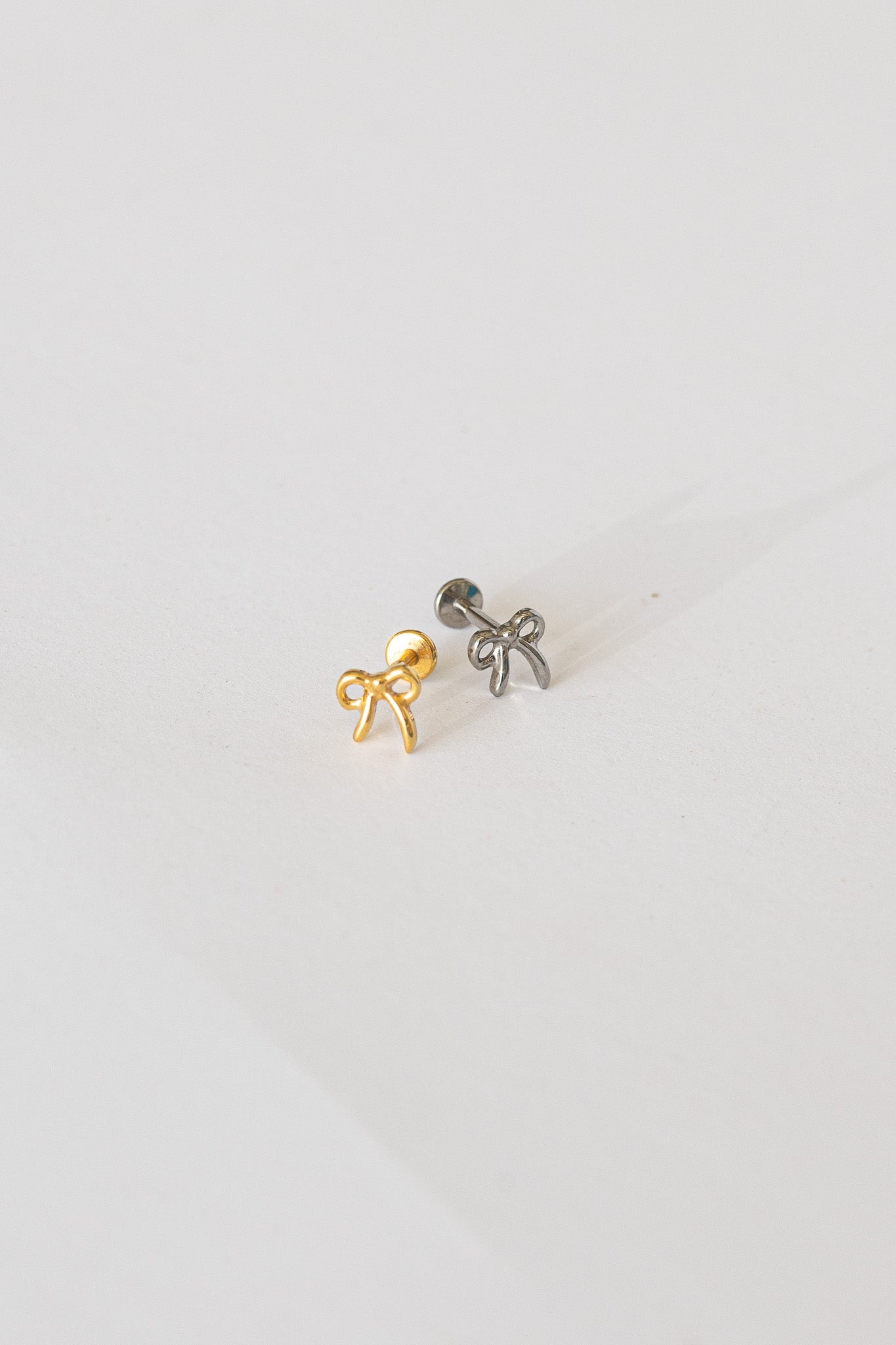 Bow Flat Back Stud