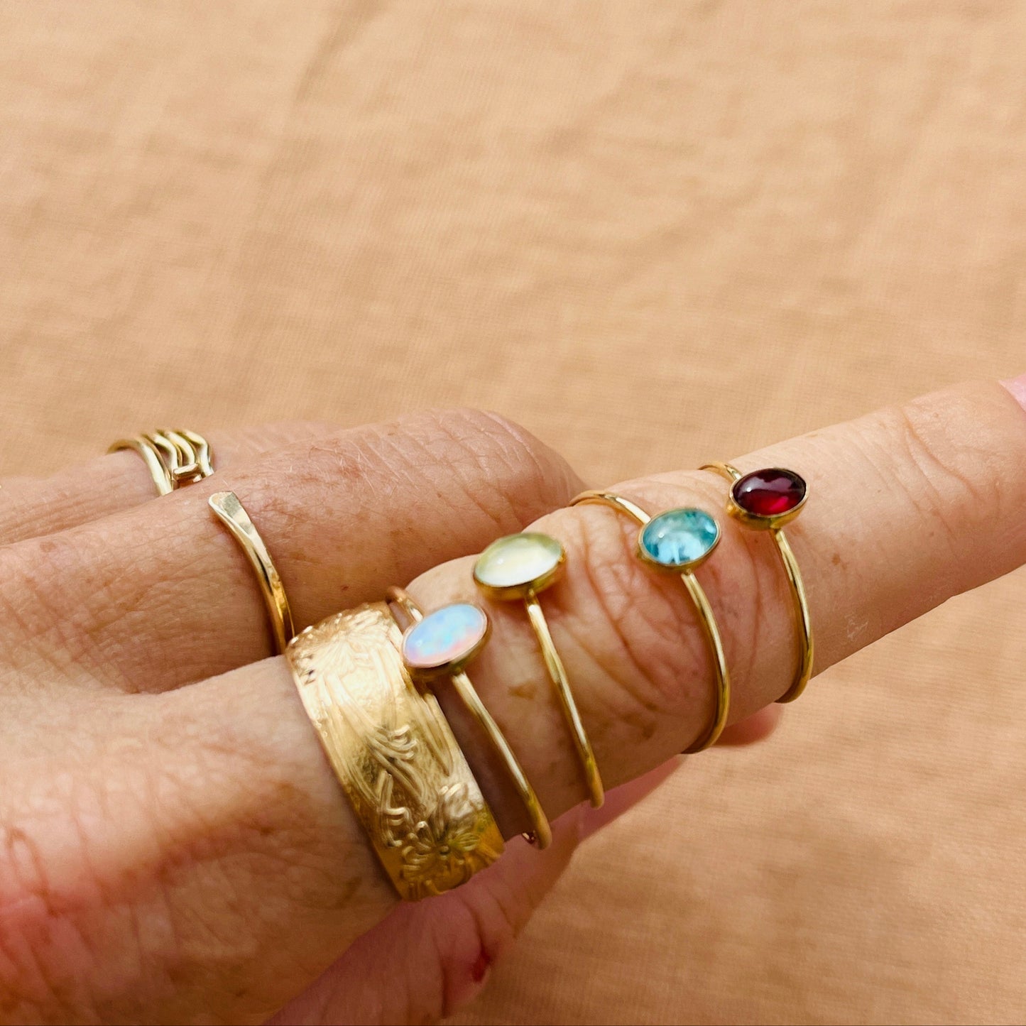 OVAL GEMSTONE RING