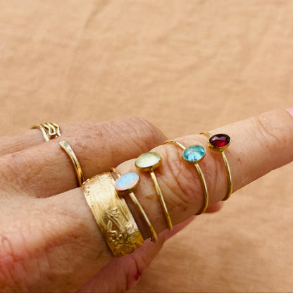 OVAL GEMSTONE RING