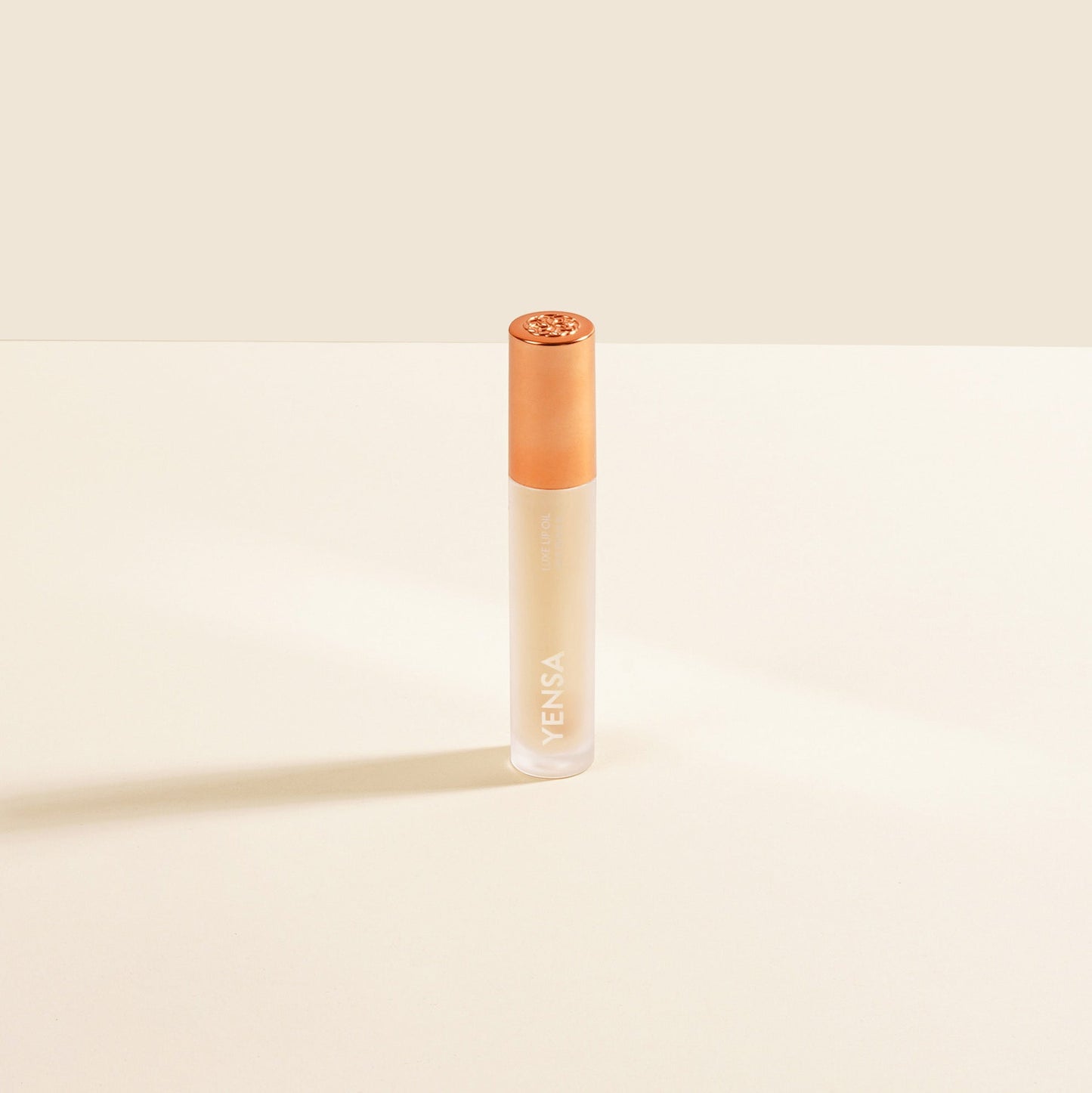 Luxe Lip Nourishing Oil With Hyaluronic And Vitamin E For Glossy Hydration YENSA