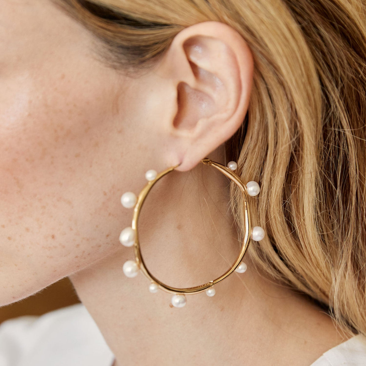 Isla Pearl Hoop Earrings