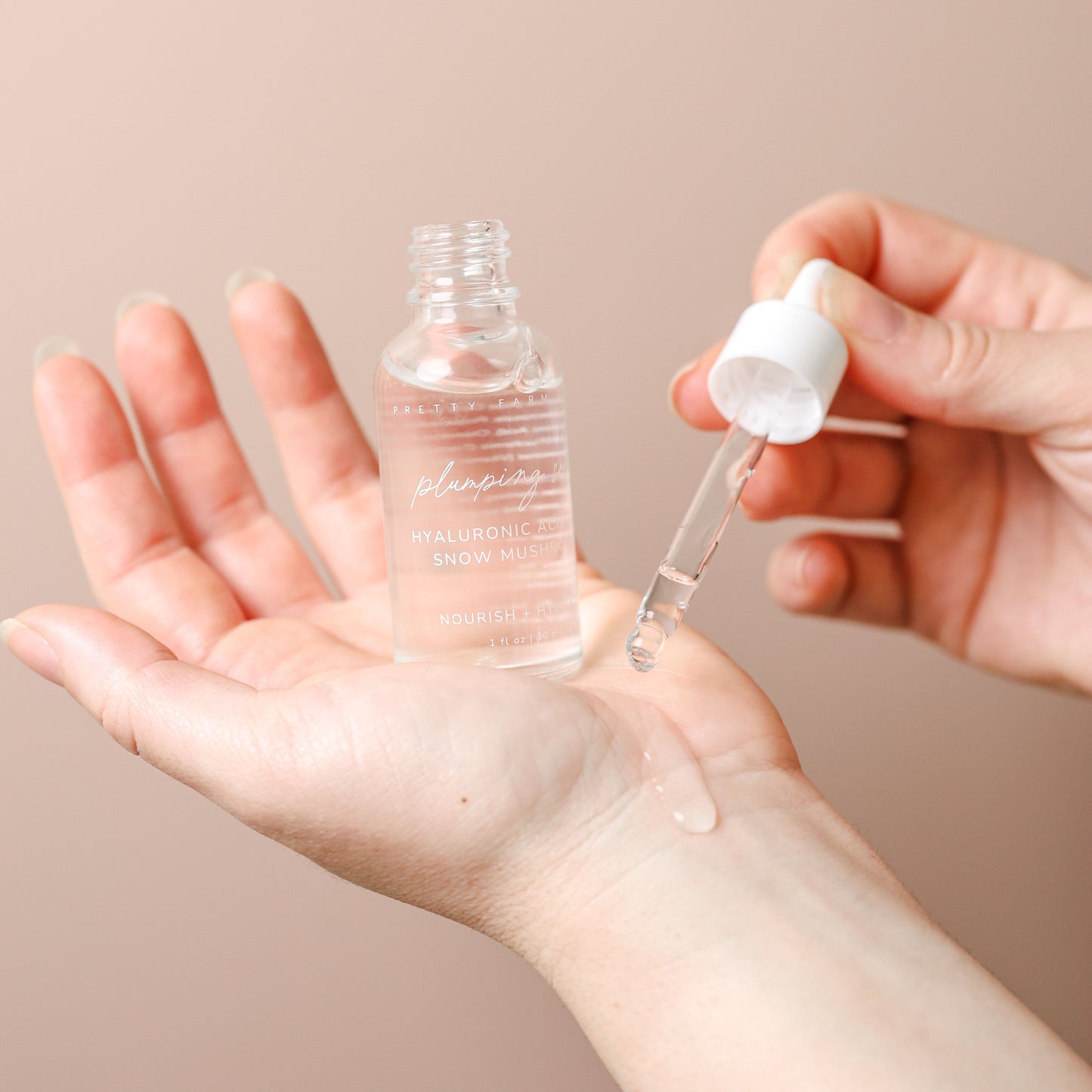 Hyaluronic Plumping Serum with Vitamin B5 + Snow Mushroom Pretty farm girl