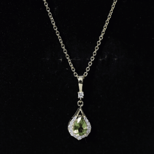 Certified Peridot And Diamond Teardrop Necklace In Gold Plated Silver