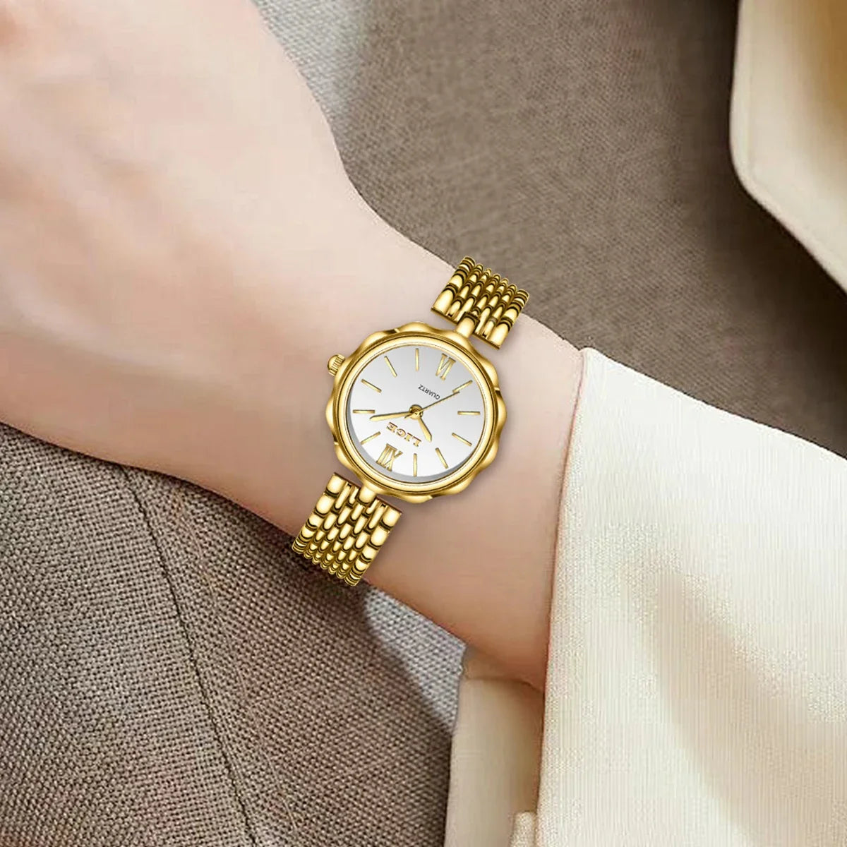 Women's Gold Alloy Bracelet Watch 28mm Roman Dial Quartz