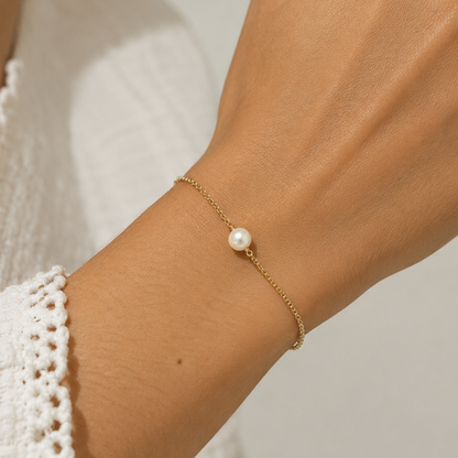 Single Round Pearl Bracelet with Swarovski Clasp