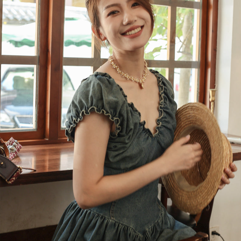 Roselle Wave Medallion Necklace Maison YuTang