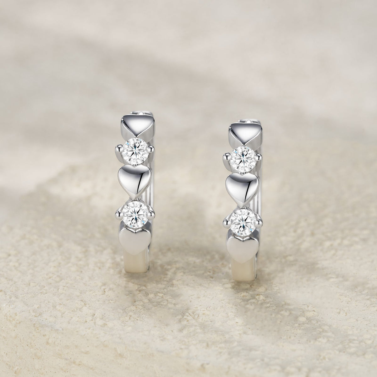 S925 Sterling Silver Heart Huggie Earrings, 0.1ct D-VVS1 Moissanite, Platinum Plated 5.6g Romantic Women's Jewelry Gift Box