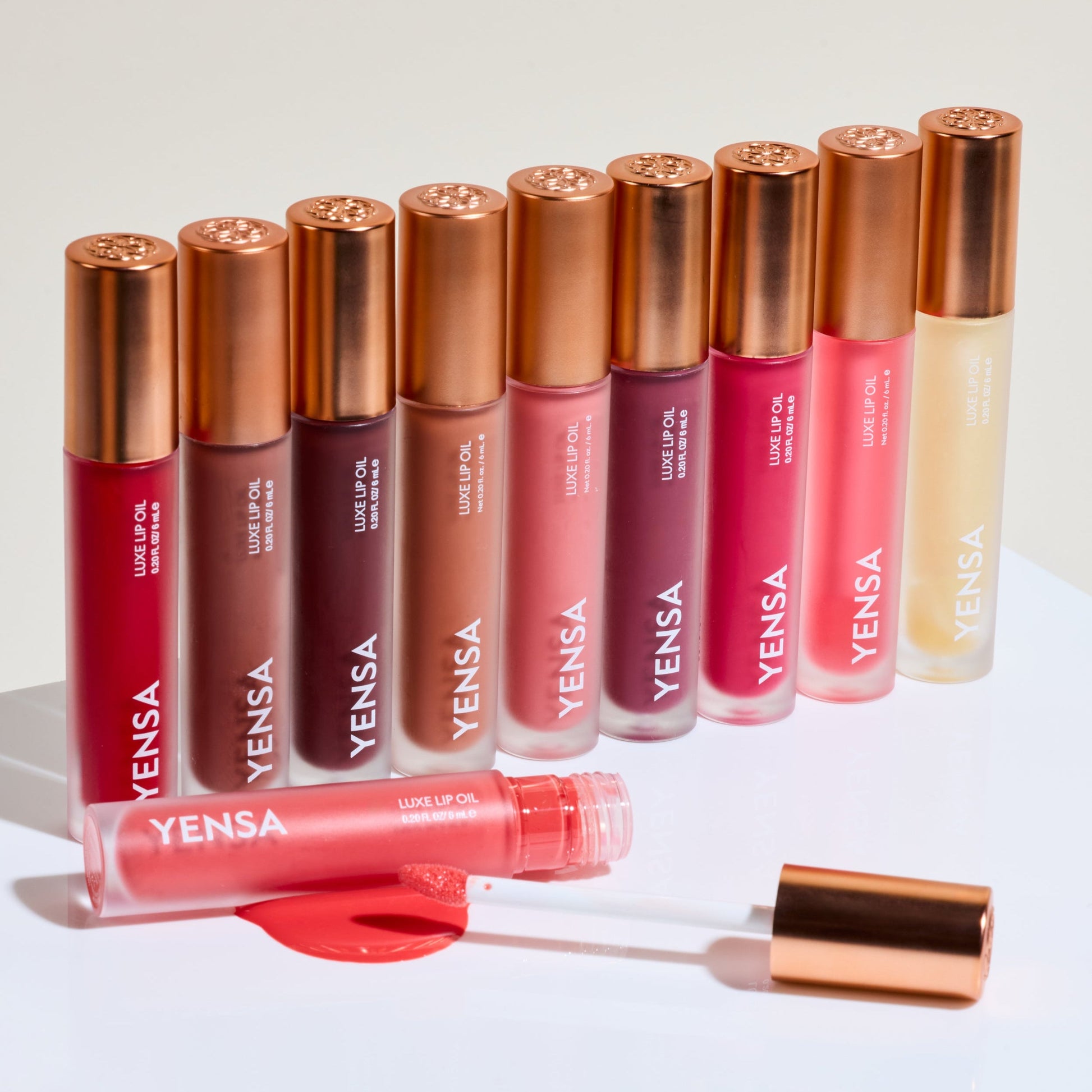 Luxe Lip Nourishing Oil With Hyaluronic And Vitamin E For Glossy Hydration YENSA
