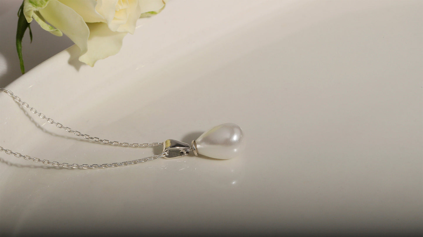 Pearl Essence Freshwater Pearl Necklace - Timeless Elegance for Every Occasion