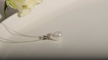 Pearl Essence Freshwater Pearl Necklace - Timeless Elegance for Every Occasion