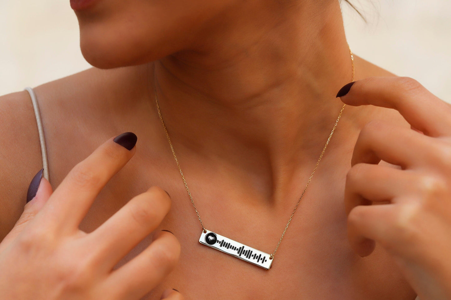 Harmony Jewels Music Bar Necklace - Celebrate Your Passion with a Unique Soundwave Design