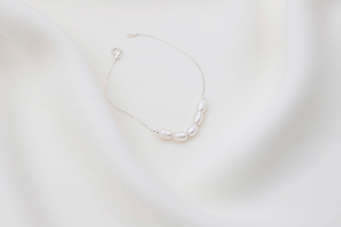 LuxePearls Stunning Freshwater Pearl Bracelet - Timeless Elegance for Every Occasion