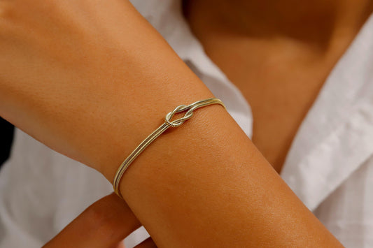 Silver Lush Love Knot Bracelet - Timeless Elegance in 925 Sterling Silver