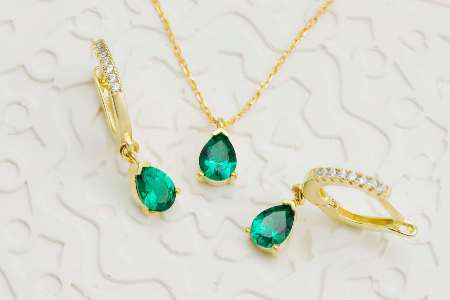 Emerald Elegance: Dainty Sterling Silver Earrings & Necklace Set for a Dazzling Look