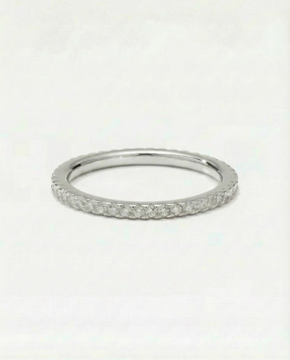 The M Essential Pavé Band